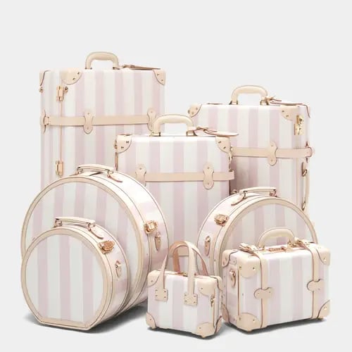 The_Illustrator_Pink_2000_fc527f43-938b-484b-a8b7-e7f21f5dc4a6