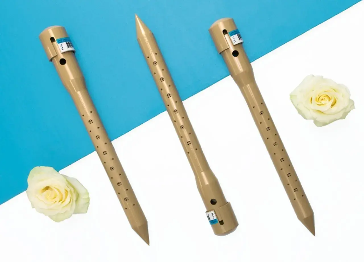 Deep-Drip-14-inch-Stake-Feature-roses@2x